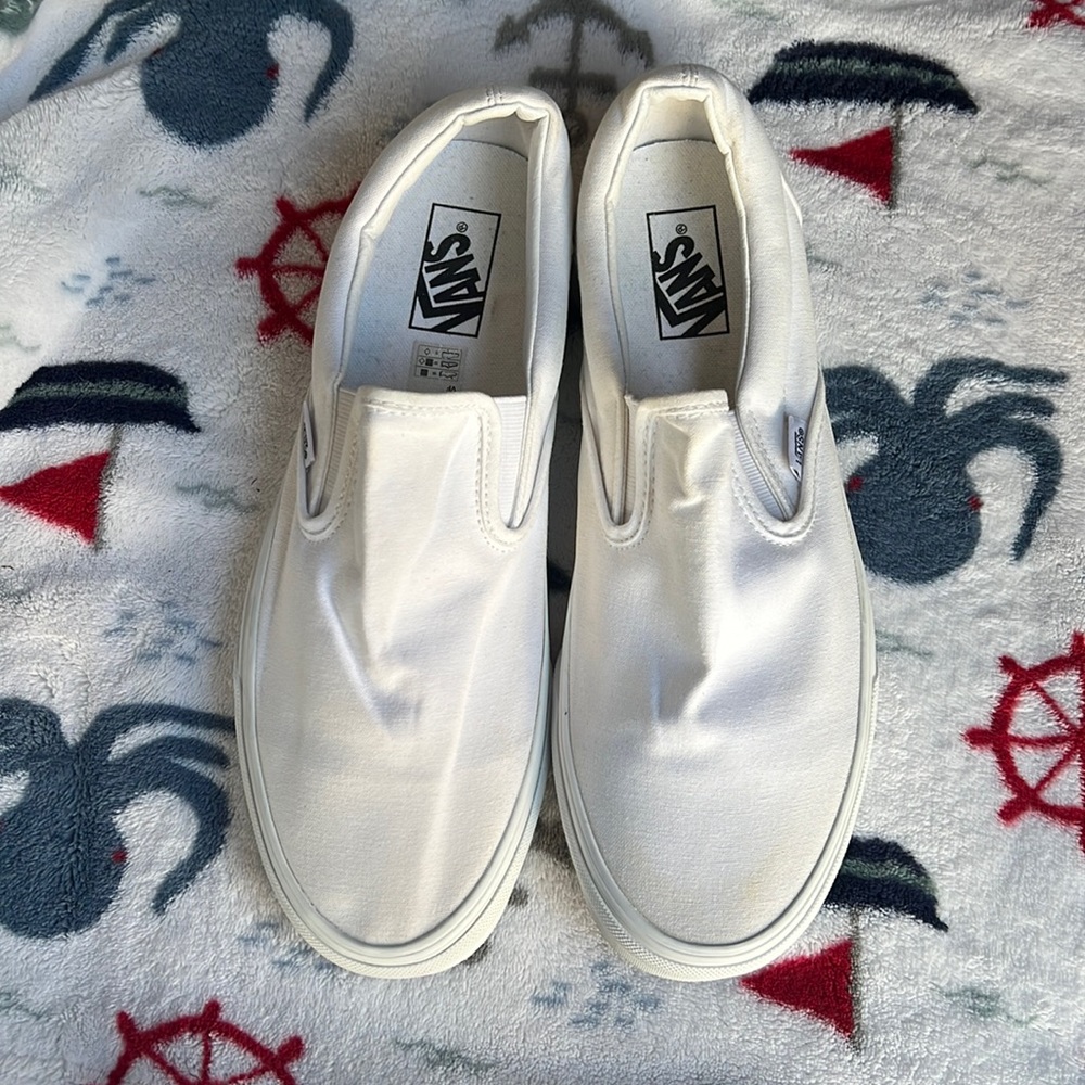 White vans - Picture 1 of 2